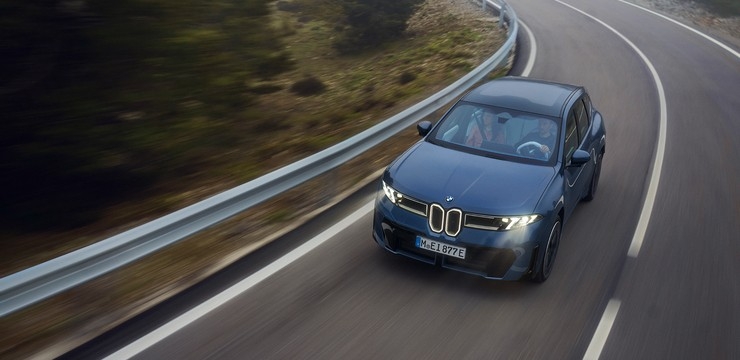 BMW Symbiotic Drive обеспечивает непрерывную и гармоничную поддержку.