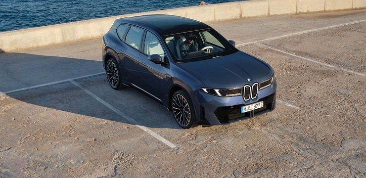 Ассистент парковки Plus и ассистент парковки Professional.