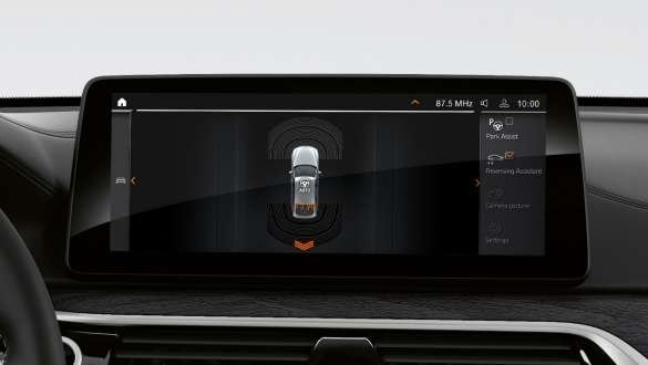 Ассистент движения задним ходом. 